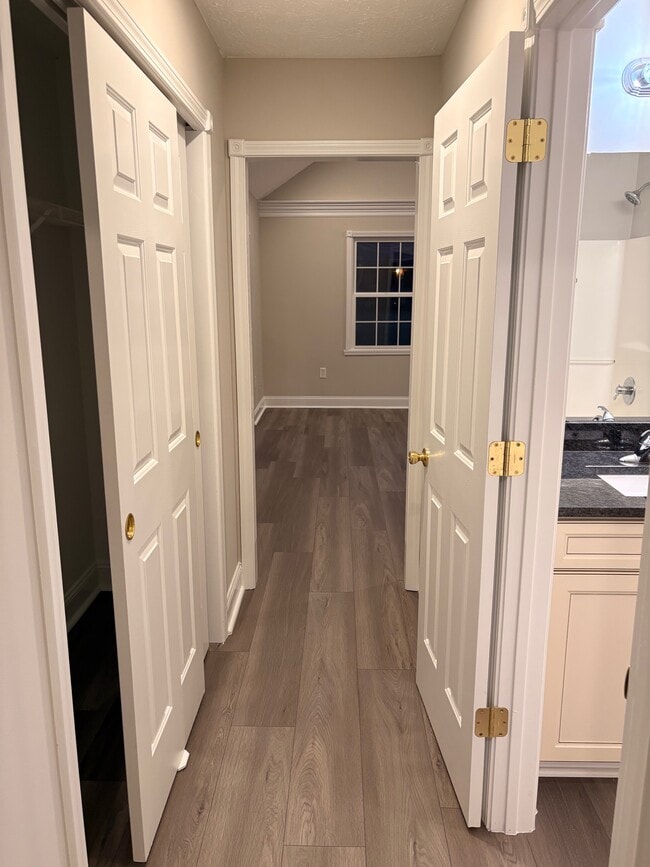 Building Photo - 10717 N Park Ave