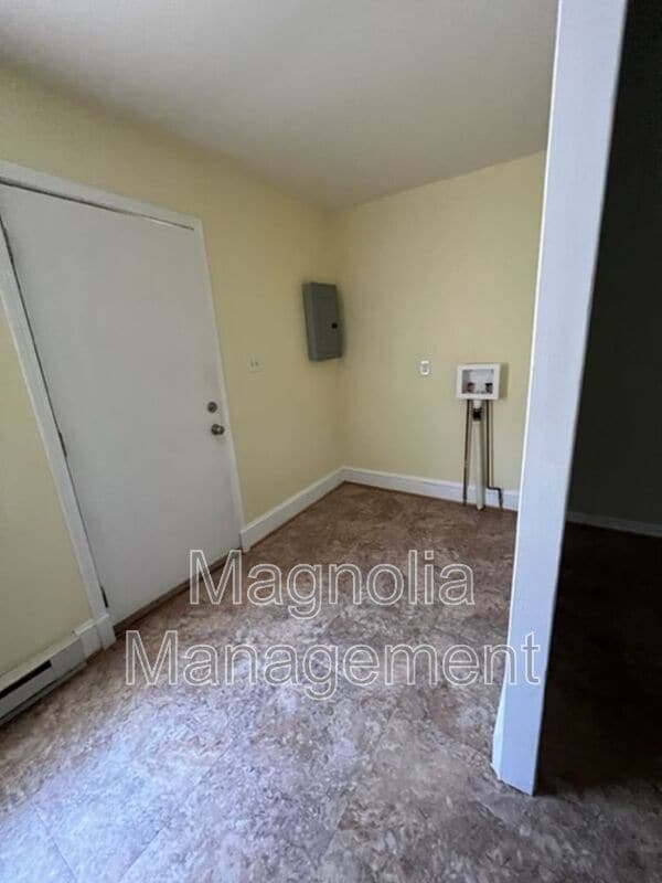 Building Photo - 1218 Parham St