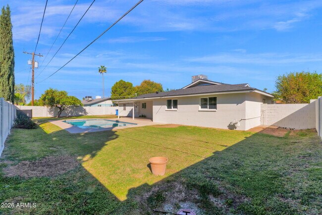 Building Photo - 501 W Seldon Ln