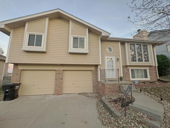 Primary Photo - 2107 Queen Dr