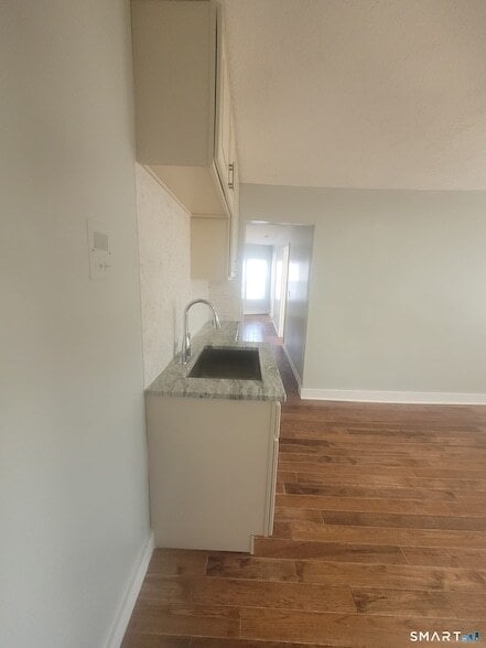 Building Photo - 2304 Barnum Ave