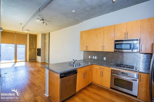 Building Photo - Modern Downtown 1Bdm 1Ba Condo at Juhl!