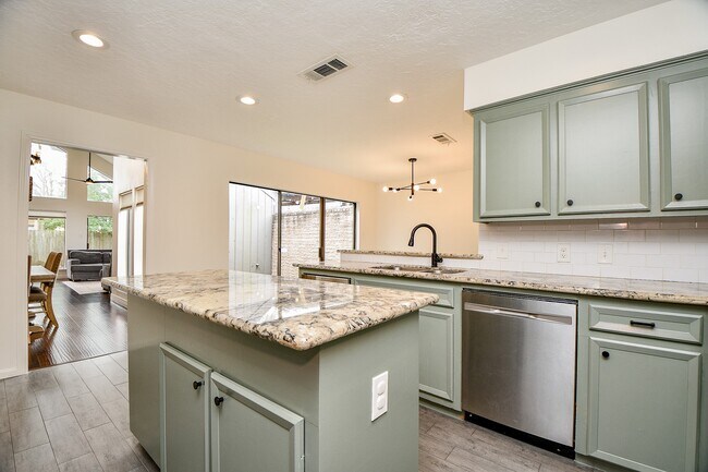 Building Photo - 7711 Hopewell Ln
