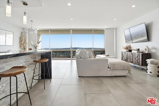 Building Photo - 2222 Ave of the Stars