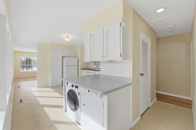 Building Photo - 5611 S Quincy St