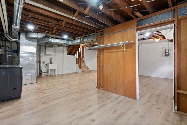 Building Photo - 3 Bed 2.5 Bath - Bethesda Split Level Single Family - Move In Ready