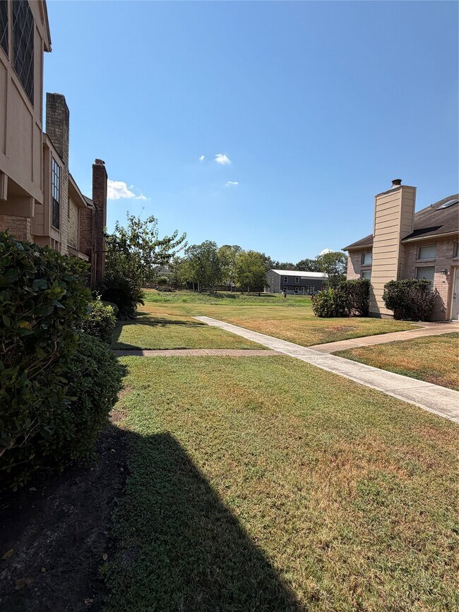 Building Photo - 3010 Bee Cave Dr