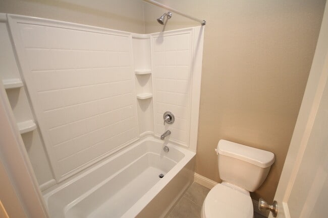 Building Photo - 4BR| 3.5 BA | 1936 SF | Two Story | Tenant Pays $190 monthly for WS&G