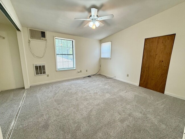 Building Photo - Spacious 1-Bedroom Apartment with Private ...