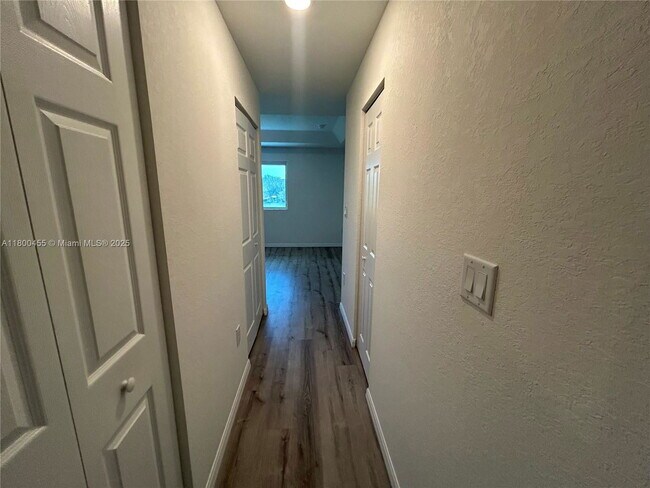 Building Photo - 4756 SW 63rd Ave