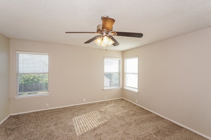Building Photo - 7001 Baybridge Dr