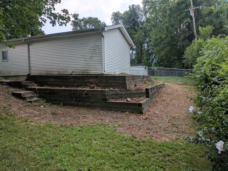 Back Yard - 127 pleasant Ave