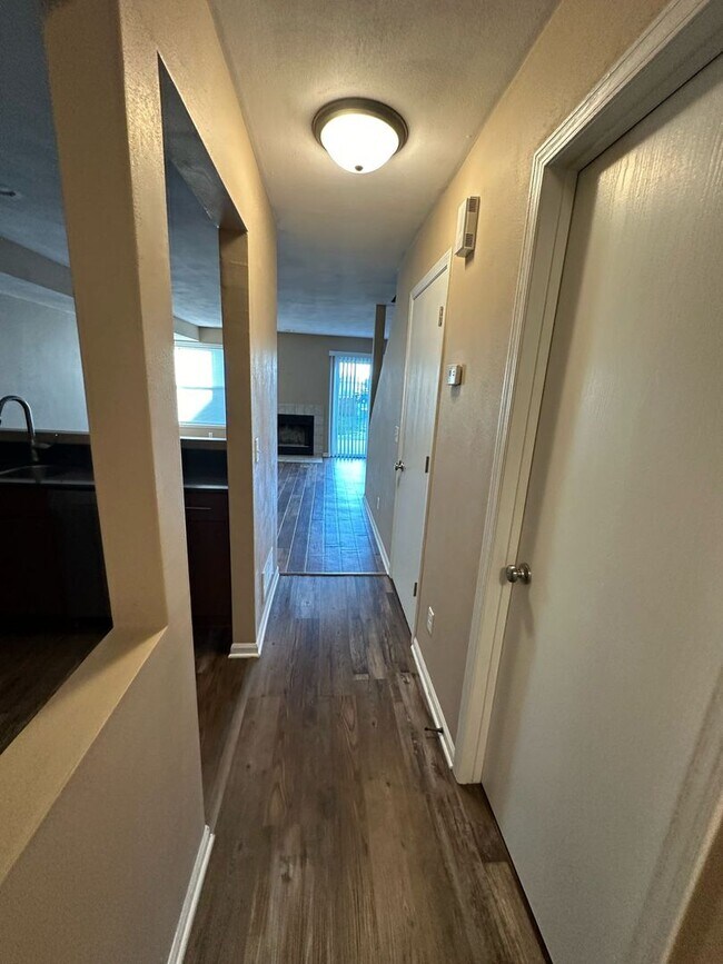Building Photo - Rockford Townhomes East