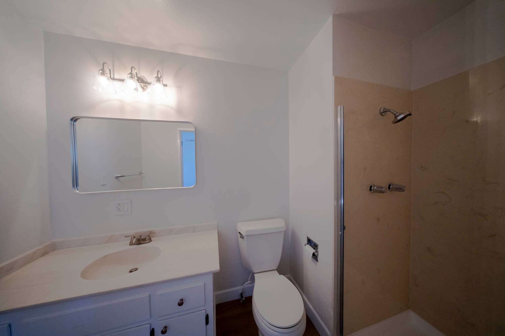 Building Photo - 2022 Ascot Dr