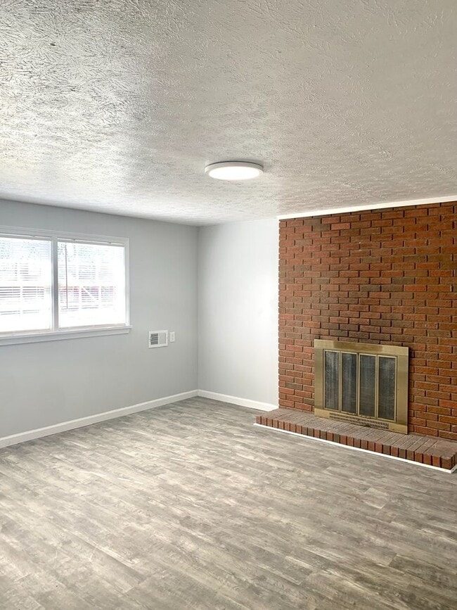 Building Photo - 3311 Mid Dale Ln