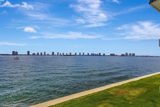 Building Photo - 100 Shore Ct