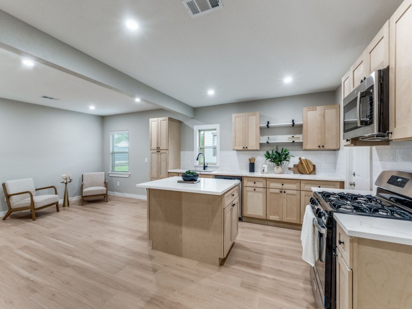 Building Photo - 3160 Bannon Dr