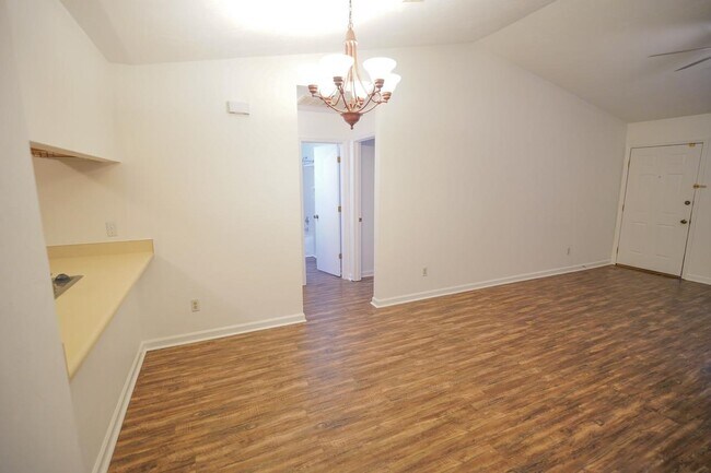 Building Photo - 2418 Ian Dr