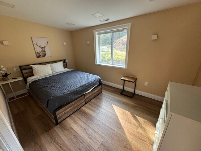 Building Photo - FIRST MONTH OF RENT FREE!!!!!!