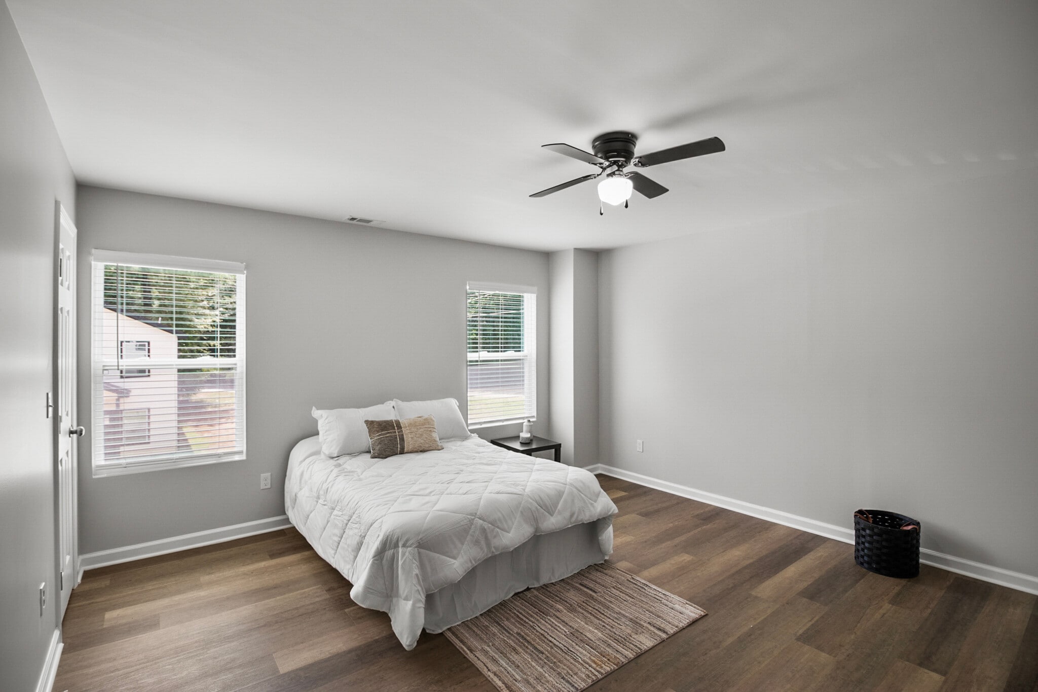 Building Photo - 789 Main St