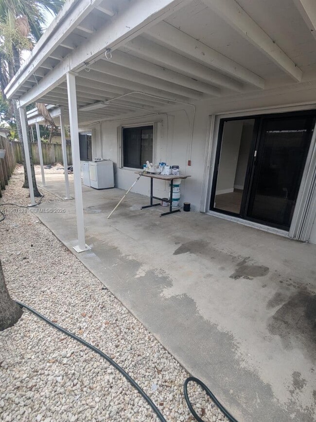 Building Photo - 630 SE 3rd Pl