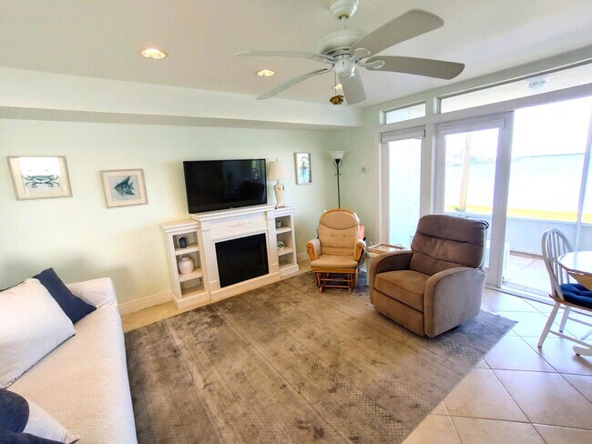 Building Photo - 1201 Bayshore Dr