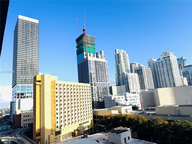 Building Photo - 121 NE 5th St