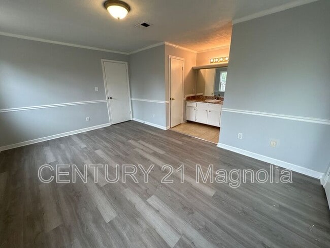 Building Photo - 3346 Ravenwood Dr