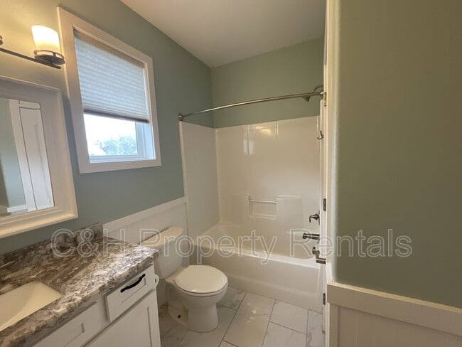 Building Photo - 5506 Sunny Cv