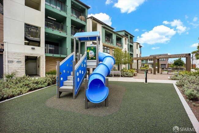 Building Photo - 210 Waters Park Cir
