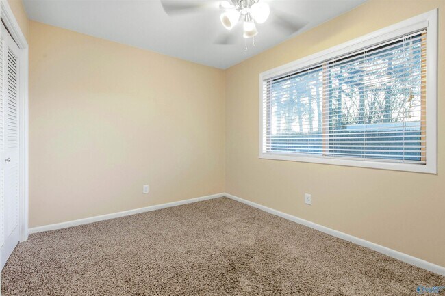 Building Photo - 2008 Burlingame Dr SE