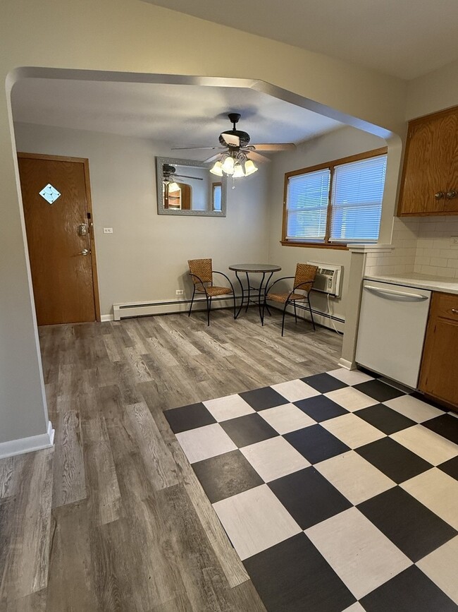 Building Photo - 5736 W Gunnison St