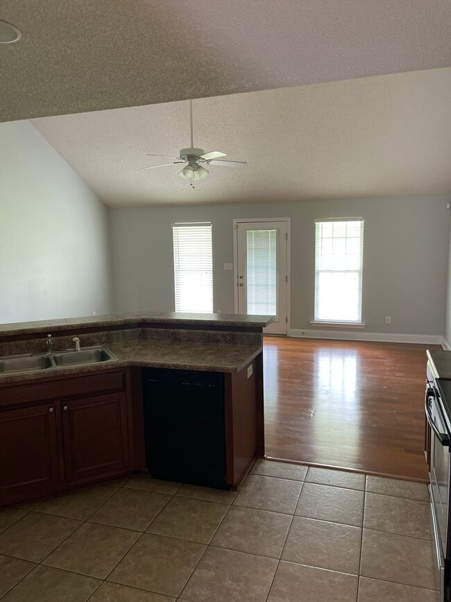 Building Photo - 1330 Lovers Lane Rd