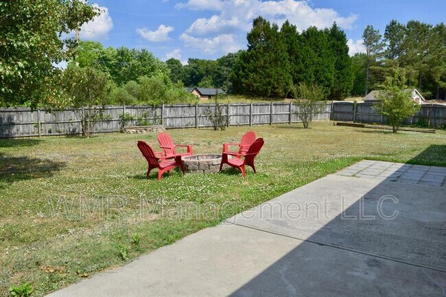 Building Photo - 2011 Oakbriar Cir