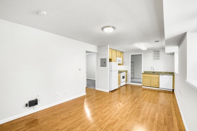 Building Photo - 5200