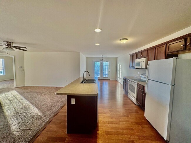 Building Photo - 508 Regency Cir