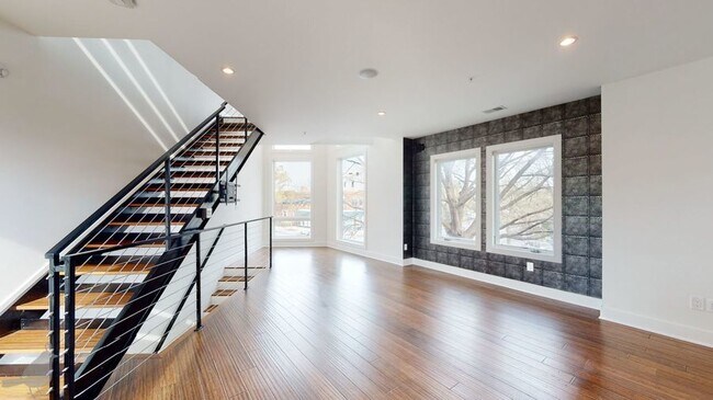 Building Photo - 1103 9th St NE