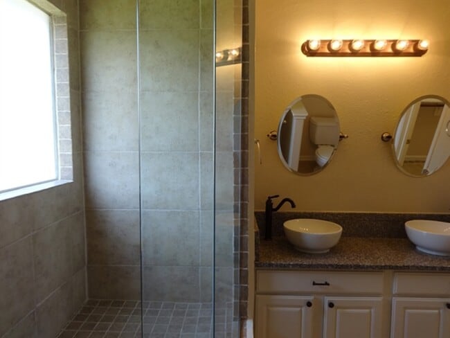 Building Photo - 16927 Jelly Park Stone Dr