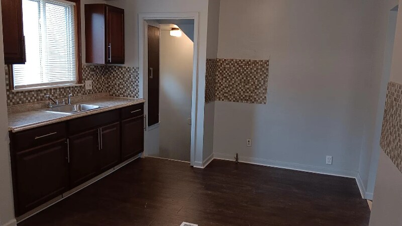 Building Photo - 7627 Penrod St