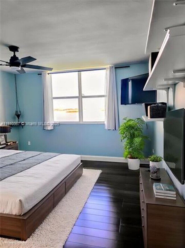 Building Photo - 1625 Kennedy Cswy