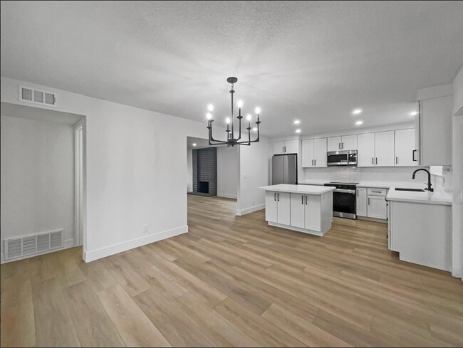 Building Photo - 7952 Summerplace Dr