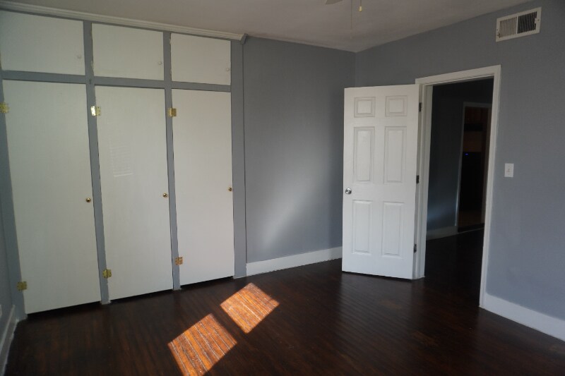 Building Photo - 3033 Hamilton Ave