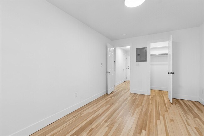 Building Photo - 303 Broadway