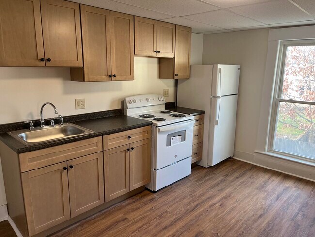 Building Photo - 281 Main St