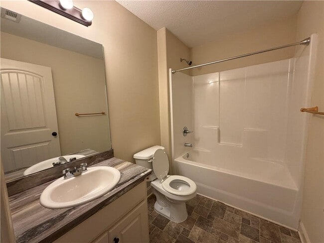 Building Photo - 2125 Savannah Dr