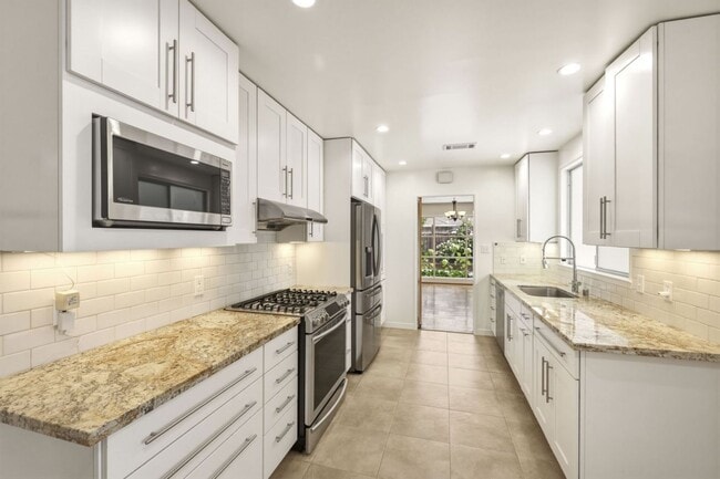 Building Photo - Thoughtfully Updated 3 Bed, 2 Bath Home Close to Rinconada Park, Lucie Stern Community Center, an...
