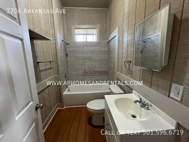 Building Photo - 2706 Arkansas Ave