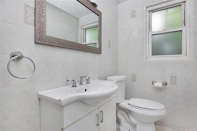 Building Photo - 20 Point Crescent