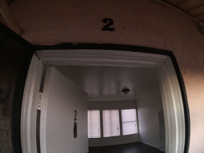 Primary Photo - 7404 S Western Ave