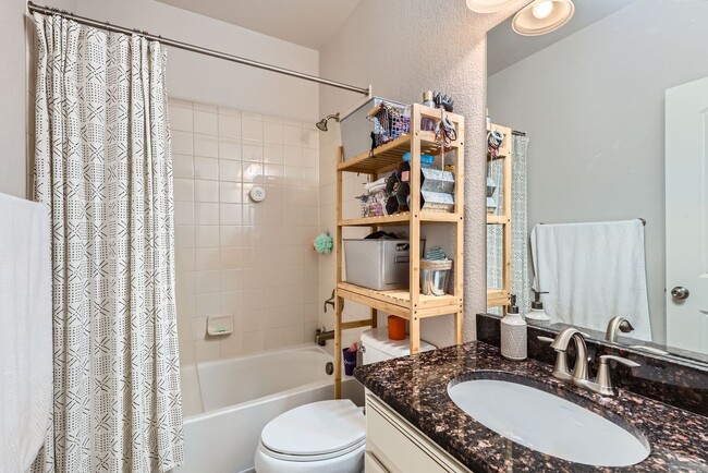 Building Photo - Gorgeous 4 bedroom/3.5 bath in highly desi...